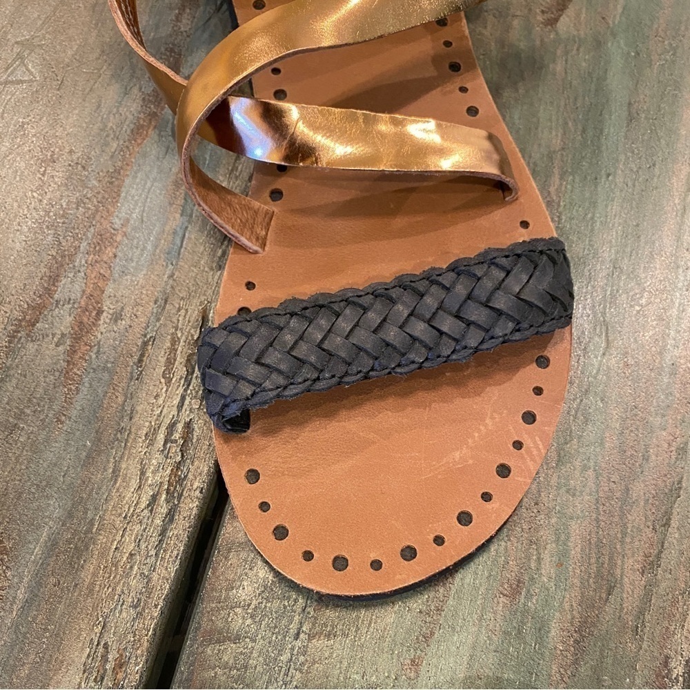 UGG NWOT Jordyne Sandals Flats Size 5 Metallic Copper Leather Braided Black - Picture 11 of 13